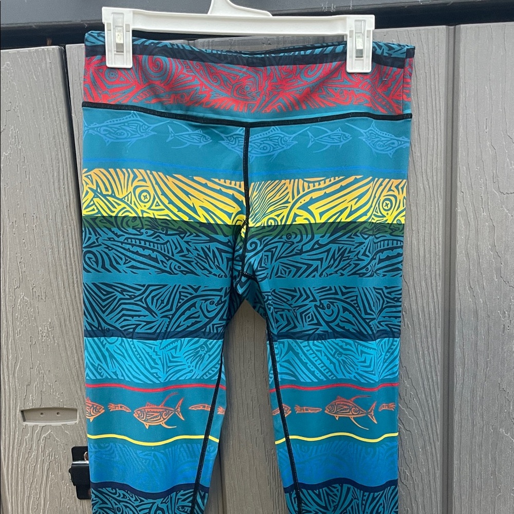 Colorful Pelagic Ladies Size L Spandex Leggings Ahi Tuna Fish Print Rasta Colors